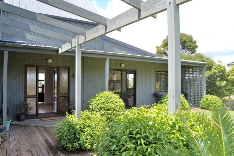 Photo of property in 17 Seaview Road, Ruakaka, 0116