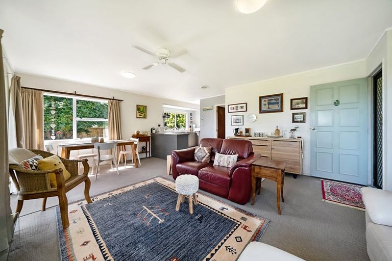 Photo of property in 1/2 Wallace Road, Ranui, Auckland, 0612