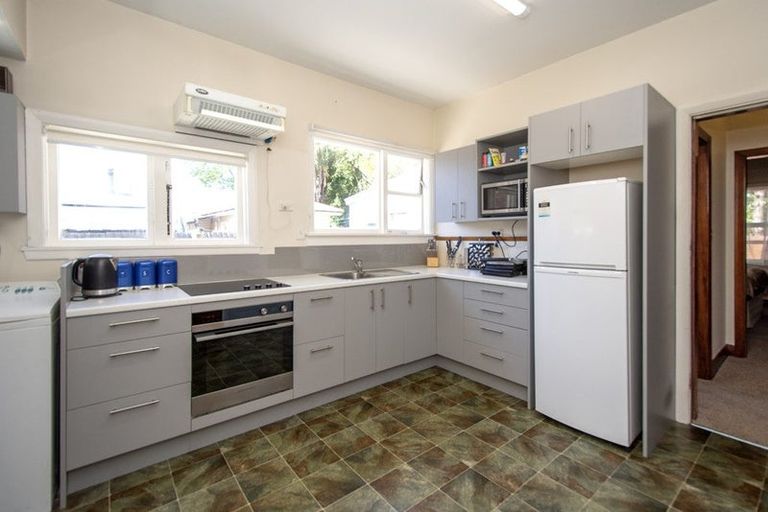 Photo of property in 53 Thackeray Place, Waltham, Christchurch, 8023