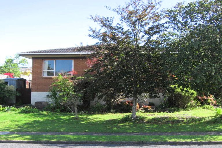 Photo of property in 2/48 Stanniland Street, Sunnyhills, Auckland, 2010