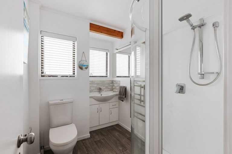 Photo of property in 103 Harbour View Road, Omokoroa, 3114