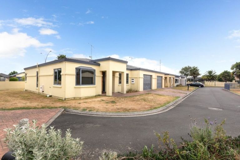 Photo of property in 13 Sudbury Court, Rototuna North, Hamilton, 3210