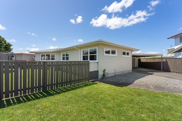 Photo of property in 8 Essex Place, Milson, Palmerston North, 4414