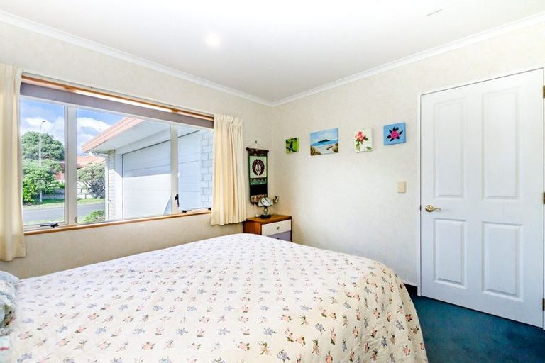 Photo of property in 23 Kotuku Drive, Paraparaumu Beach, Paraparaumu, 5032