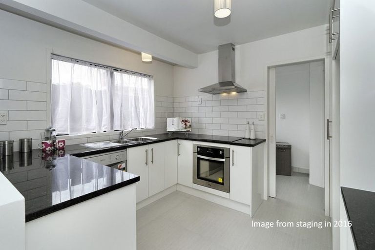 Photo of property in 2/14 Kelkirk Street, Kelston, Auckland, 0602