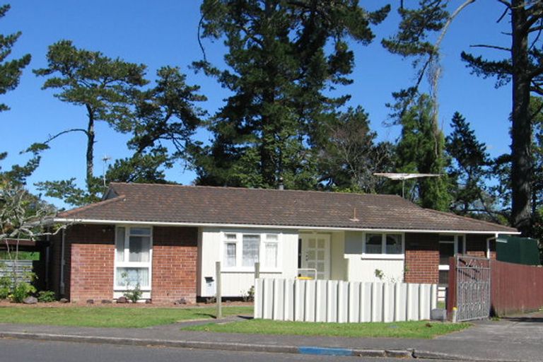 Photo of property in 65 Oreil Avenue, West Harbour, Auckland, 0618