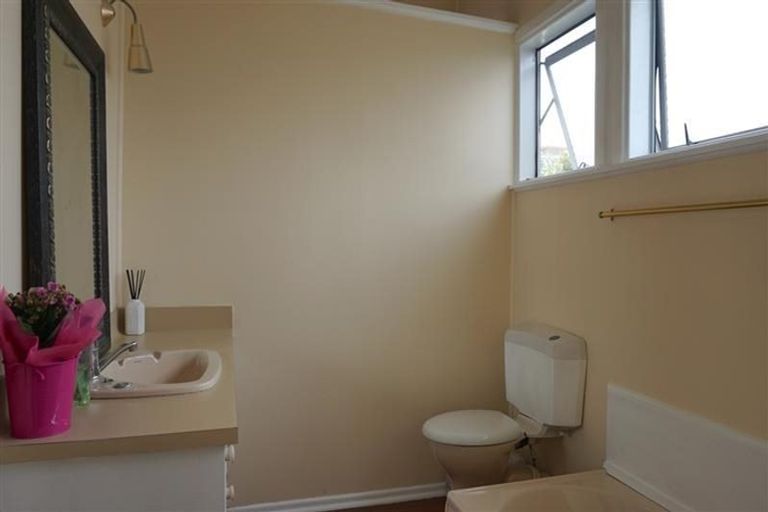 Photo of property in 71 Hattaway Avenue, Bucklands Beach, Auckland, 2012