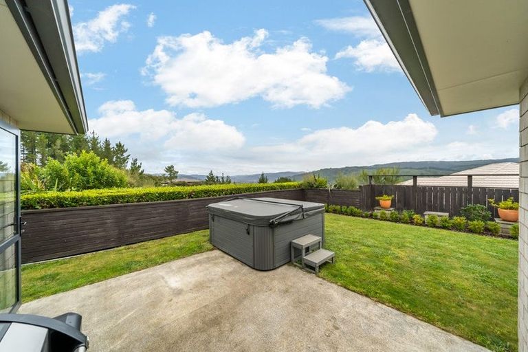 Photo of property in 5 Mckenzie Way, Timberlea, Upper Hutt, 5018