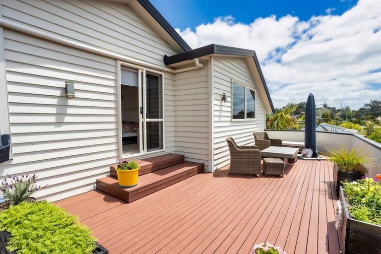 Photo of property in 941 East Coast Road, Torbay, Auckland, 0630