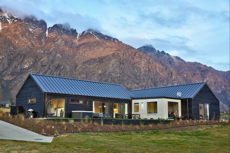 Photo of property in 1 Cunninghams Drive, Jacks Point, Queenstown, 9371