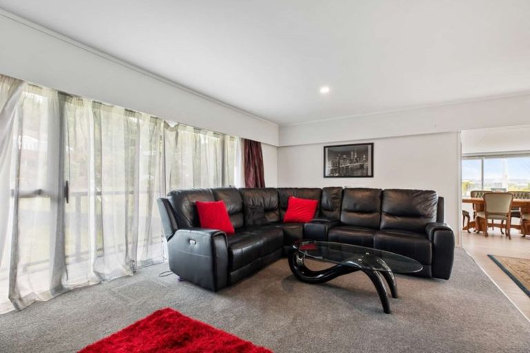 Photo of property in 39 Pohutukawa Avenue, Shelly Park, Auckland, 2014