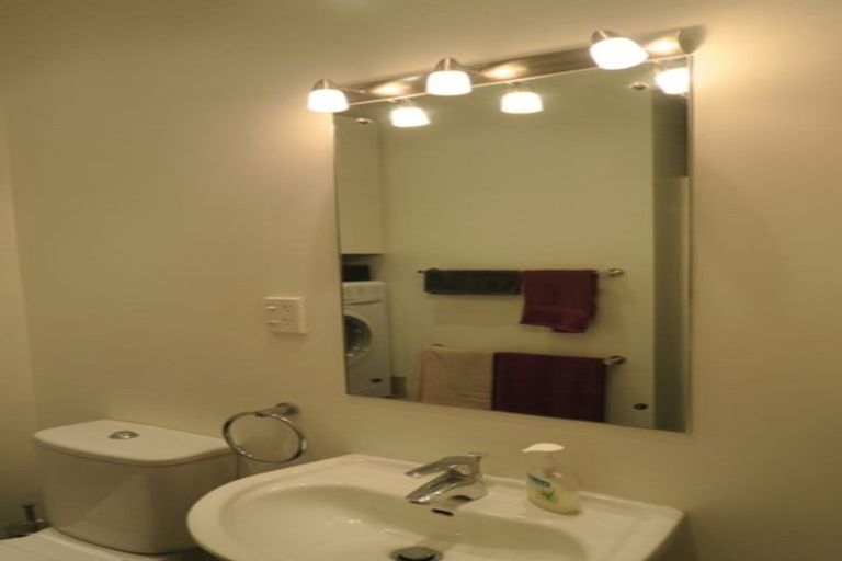Photo of property in Guardian Apartments, 406/105 Queen Street, Auckland Central, Auckland, 1010