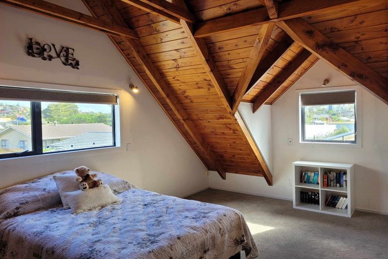 Photo of property in 38 Holiday Road, Stanmore Bay, Whangaparaoa, 0932