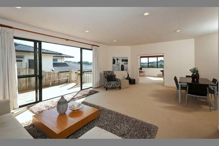 Photo of property in 11 Trotting Terrace, Fairview Heights, Auckland, 0632