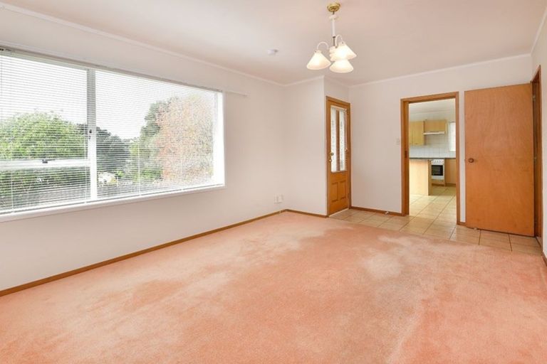 Photo of property in 2/28 Scarlock Avenue, Browns Bay, Auckland, 0630