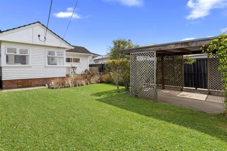 Photo of property in 1/30 Ngataringa Road, Devonport, Auckland, 0624