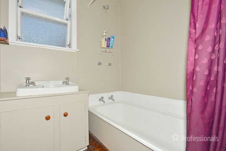 Photo of property in 70 Brandon Street, Featherston, 5710