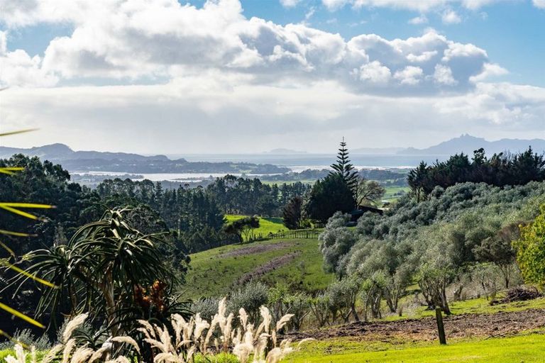 Photo of property in 212 Staniforth Road, Kaiwaka, Wellsford, 0975