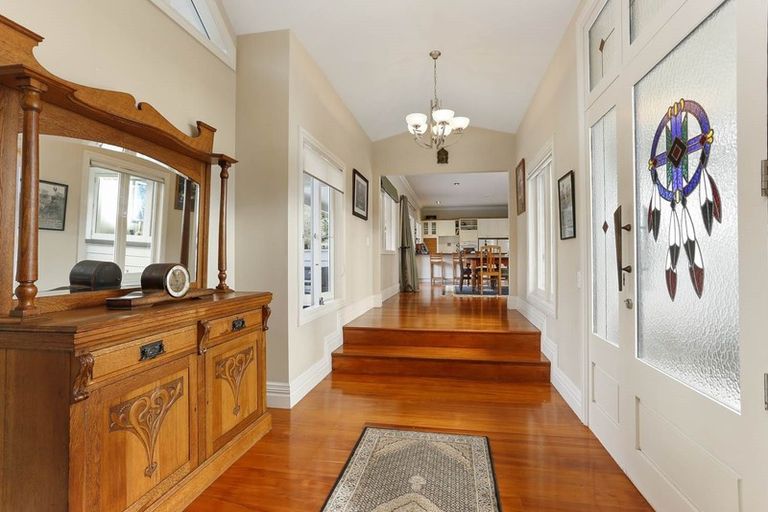 Photo of property in 186 Boord Crescent, Kumeu, 0891