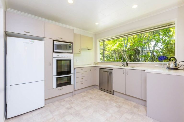 Photo of property in 72 Blue Mountains Road, Pinehaven, Upper Hutt, 5019