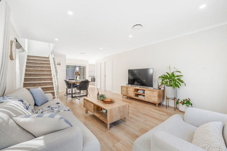 Photo of property in 4 Waihanga Way, Bucklands Beach, Auckland, 2014