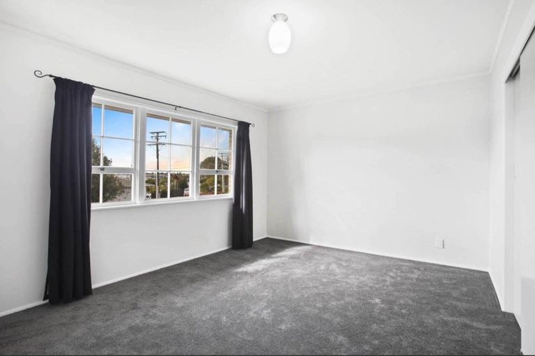 Photo of property in 2/14 Ellice Road, Totara Vale, Auckland, 0629
