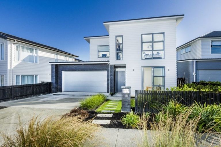 Photo of property in 15b Headland Drive, Long Bay, Auckland, 0630