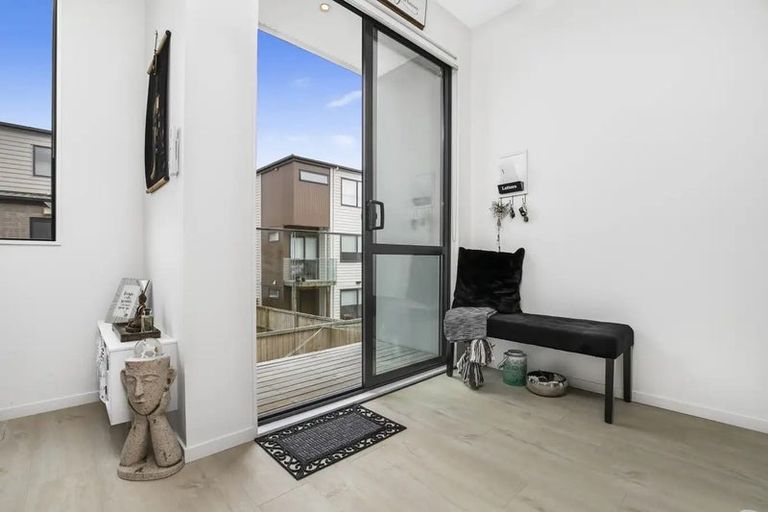 Photo of property in 7 Bloom Crescent, Sunnyvale, Auckland, 0612