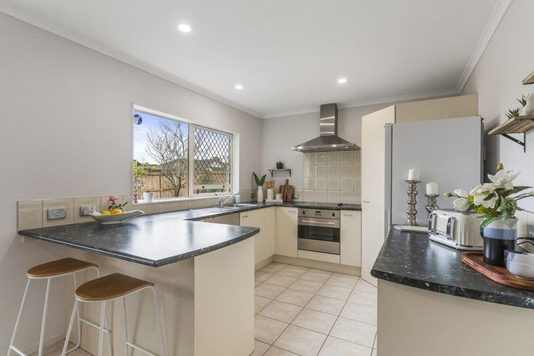 Photo of property in 2 Marlon Lane, East Tamaki, Auckland, 2016