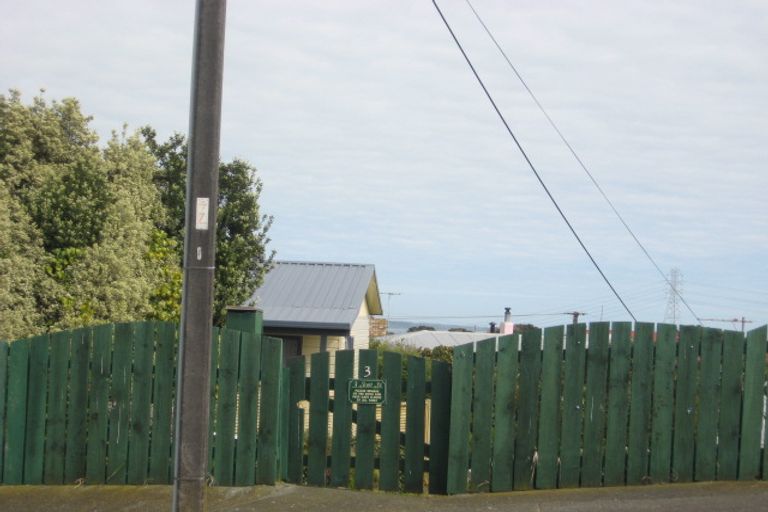Photo of property in 3 Scott Street, Moturoa, New Plymouth, 4310
