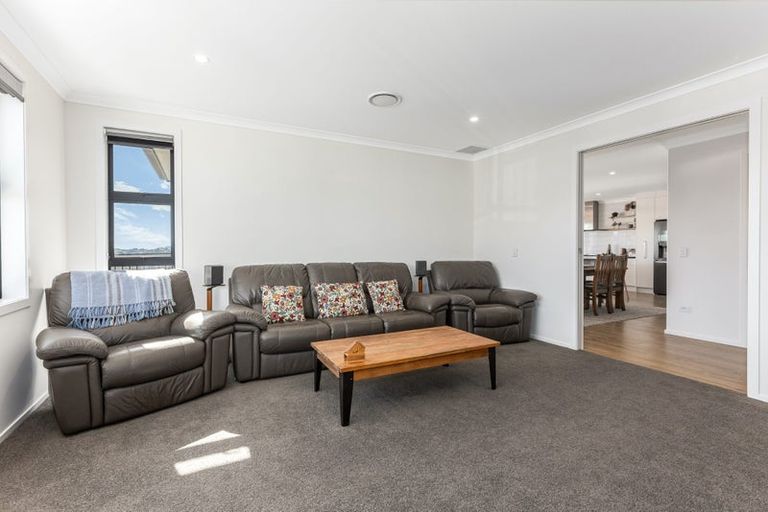 Photo of property in 56 Queen Charlotte Drive, Aotea, Porirua, 5024