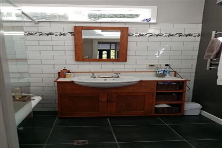 Photo of property in 17 Patanga Crescent, Thorndon, Wellington, 6011