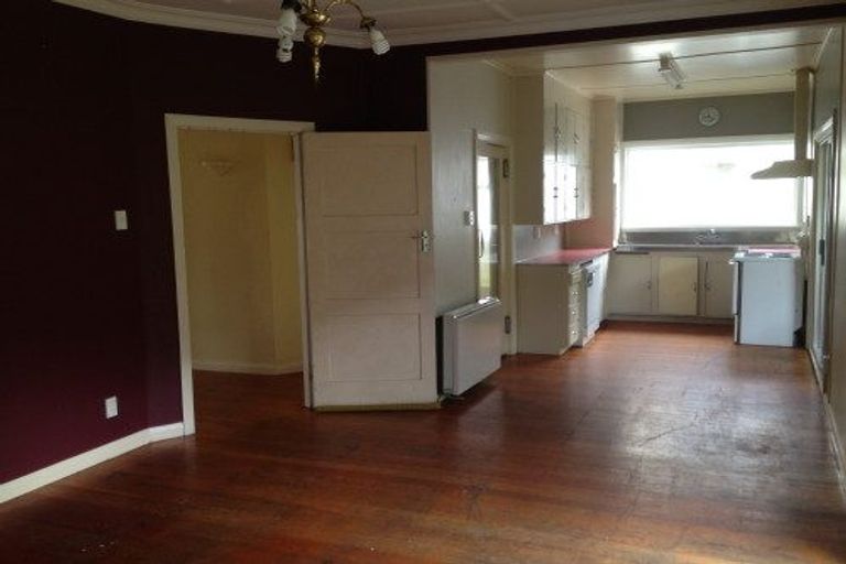 Photo of property in 5 Westland Road, Mount Cook, Wellington, 6021