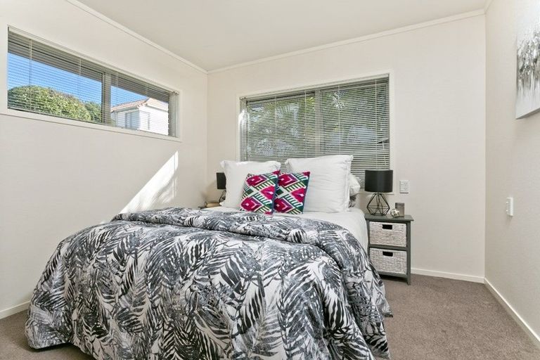 Photo of property in 2/1 Sylvan Park Avenue, Milford, Auckland, 0620