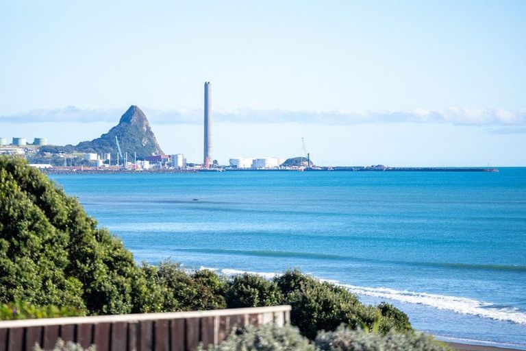 Photo of property in 2a Beach Street, Fitzroy, New Plymouth, 4312