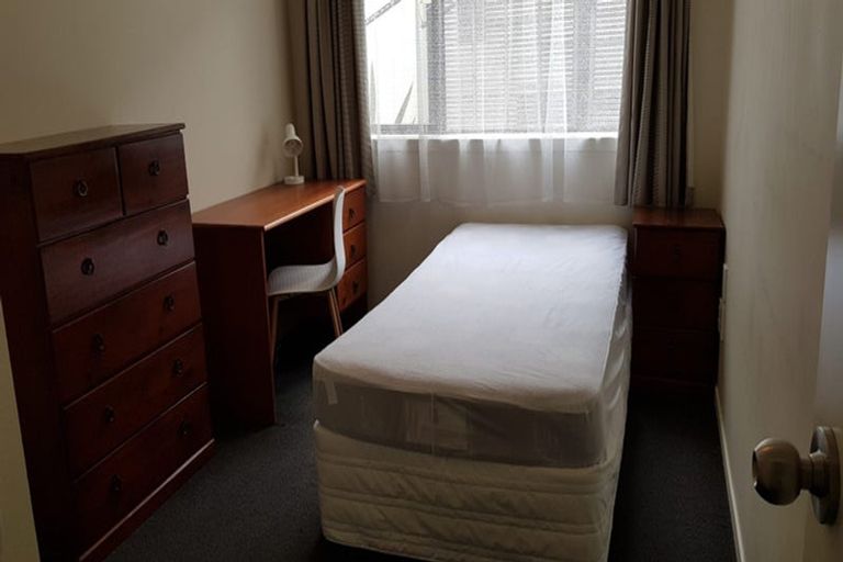 Photo of property in 8b Schnapper Rock Road, Schnapper Rock, Auckland, 0632