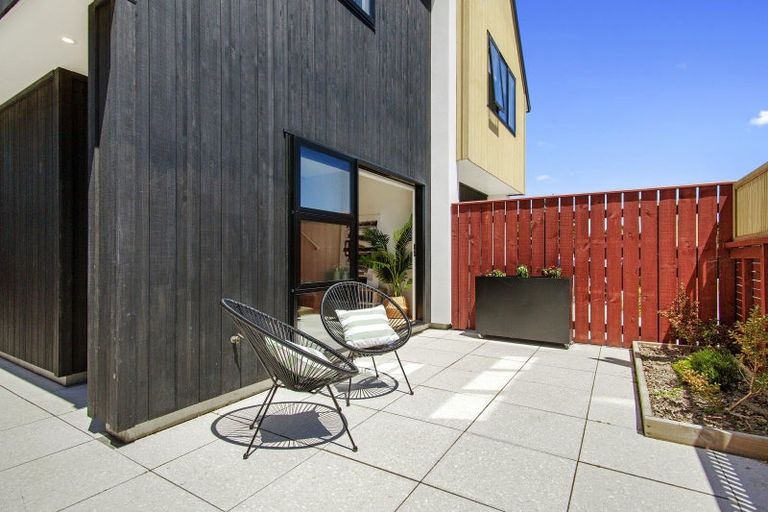 Photo of property in 2/892 High Street, Avalon, Lower Hutt, 5011