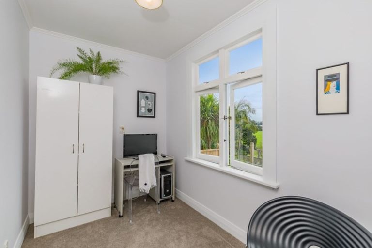 Photo of property in 42 Waterview Road, Stanley Point, Auckland, 0624