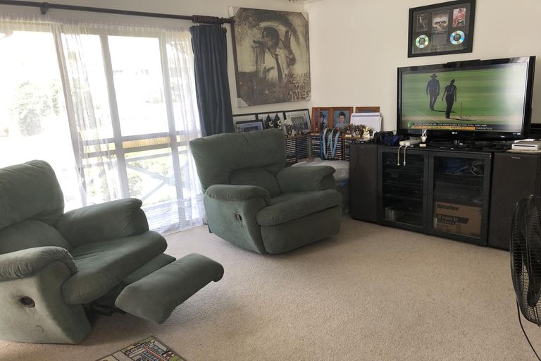 Photo of property in 3 Iris Place, Clendon Park, Auckland, 2103