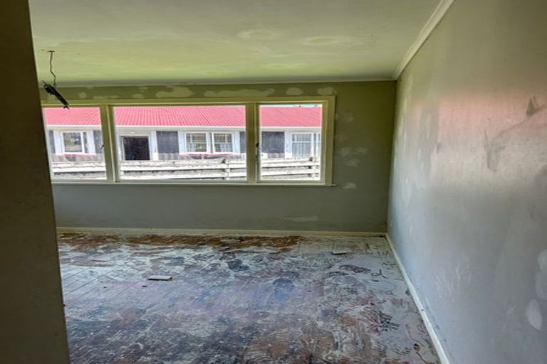 Photo of property in 49 Lauderdale Road, Birkdale, Auckland, 0626