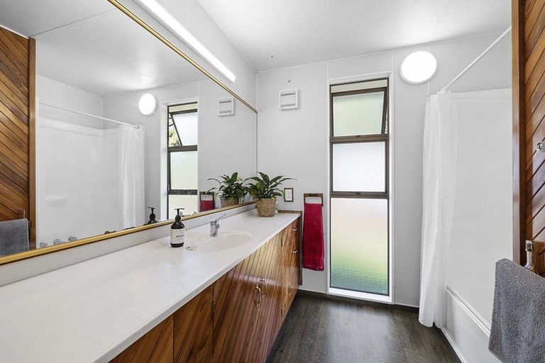 Photo of property in 4 Ward Place, Marfell, New Plymouth, 4310