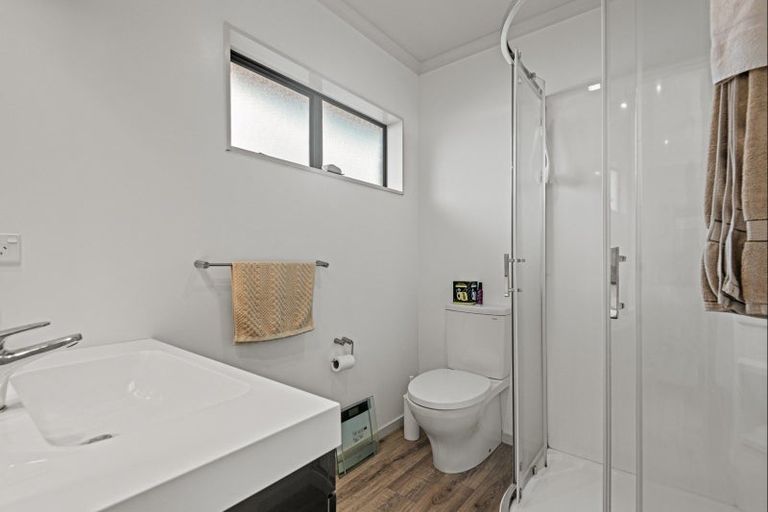 Photo of property in 9 Rosebank Avenue, Kelvin Grove, Palmerston North, 4414