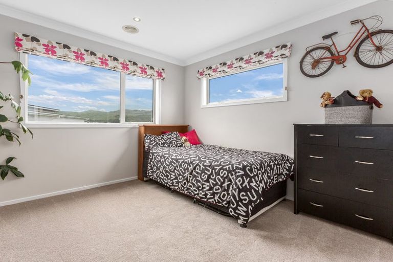 Photo of property in 15 Sumner Terrace, Aotea, Porirua, 5024