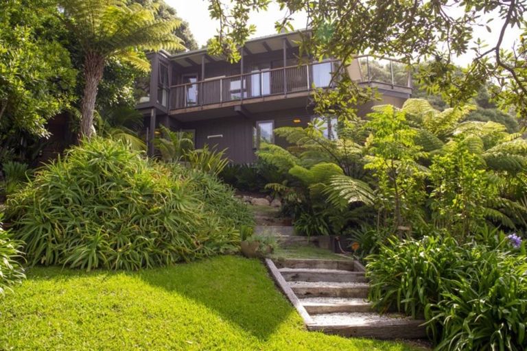 Photo of property in 40 Tutaritari Road, Hahei, Whitianga, 3591