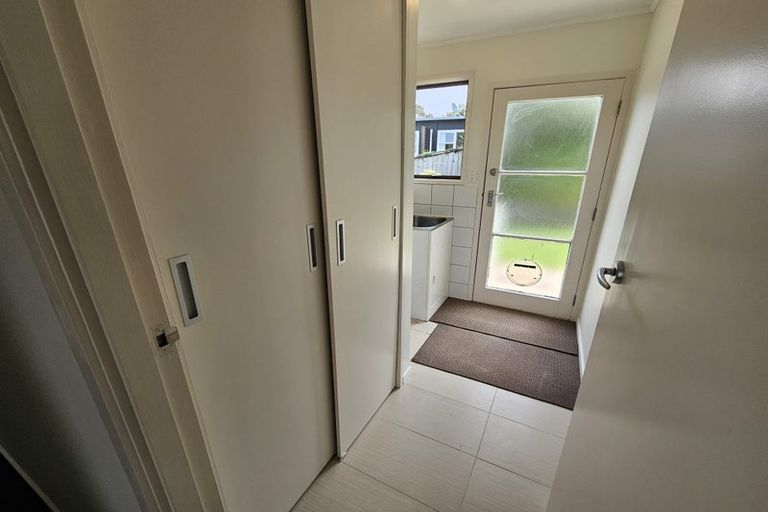 Photo of property in 1/4 Tallington Crescent, Torbay, Auckland, 0630