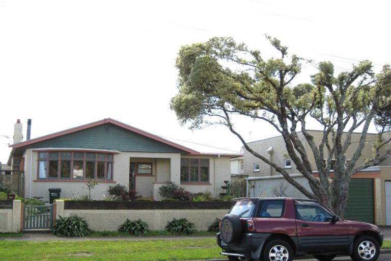 Photo of property in 25 Mclean Street, Strandon, New Plymouth, 4312