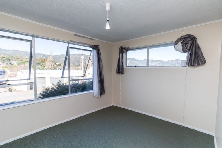 Photo of property in 1 Tiroiti Grove, Stokes Valley, Lower Hutt, 5019