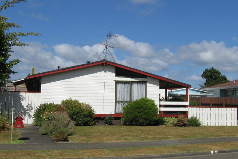 Photo of property in 17 Denver Grove, Totara Park, Upper Hutt, 5018
