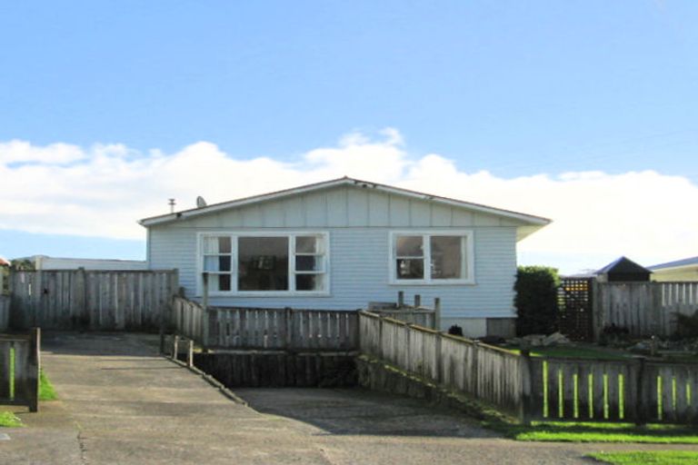 Photo of property in 94 Sievers Grove, Cannons Creek, Porirua, 5024