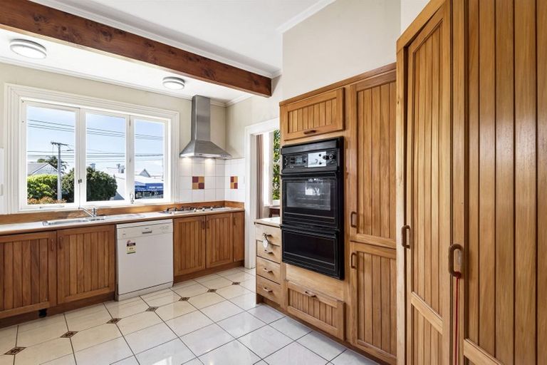 Photo of property in 156 Queen Street, Northcote Point, Auckland, 0627